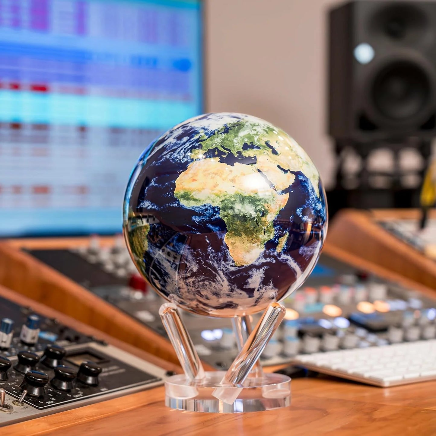 MOVA 4.5" Self-Rotating Globe Earth with Clouds, Light Powered