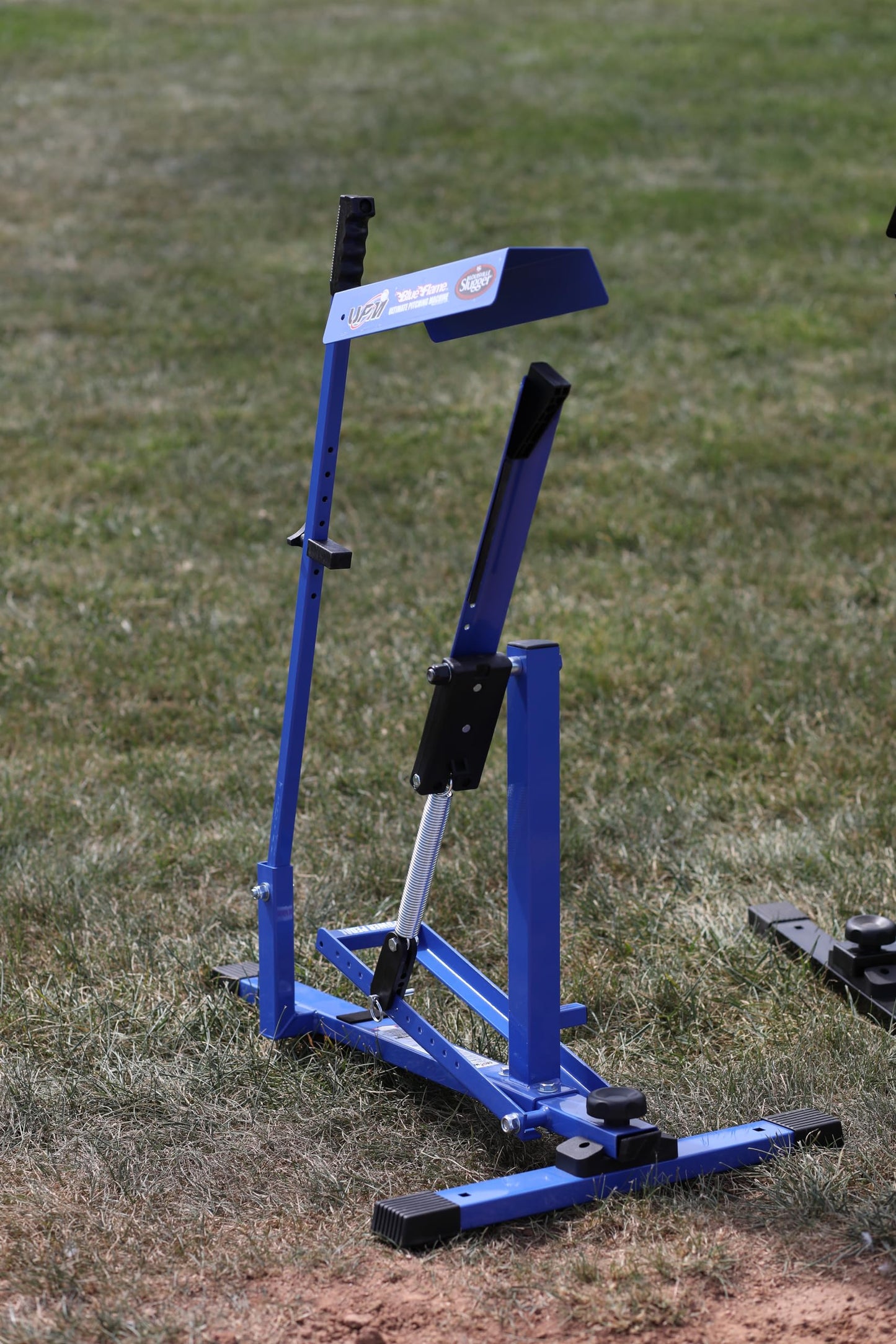 LOUISVILLE SLUGGER Louisville Slugger Blue Flame Pitching Machine