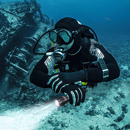 Scuba Diving Flashlight with Rechargeable Dive Light Scuba Diving 5500LM Underwater Flashlight 328ft IPX8 Waterproof 4 Modes Scuba Dive Light with Charger for Submarine Deep Sea Snorkeling