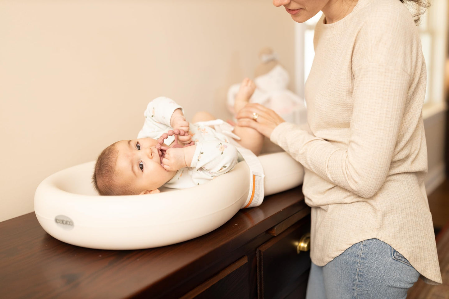 KEEKAROO Peanut Changer Baby Vanilla - Easy-Clean Diaper Pad