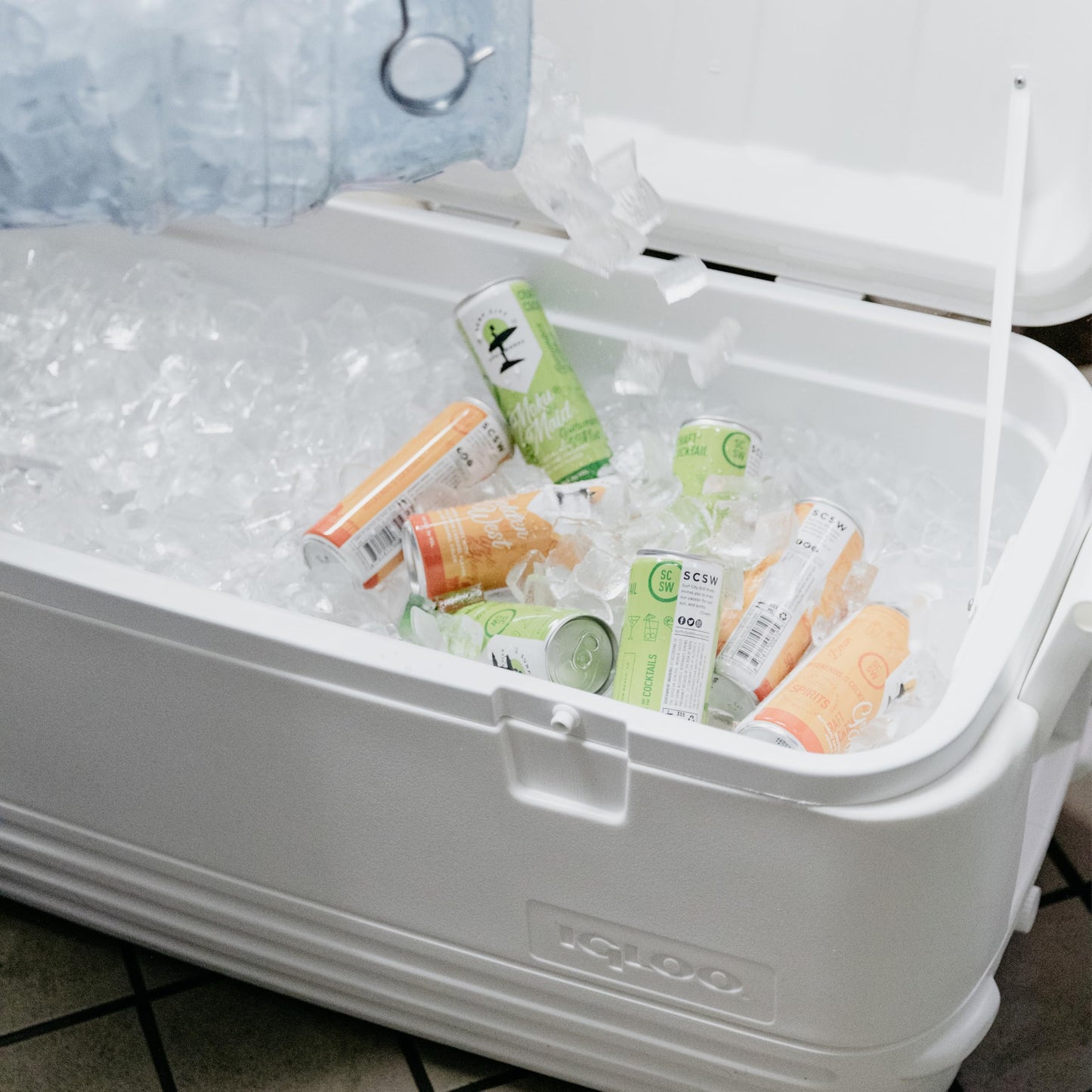 IGLOO Hard Cooler | Polar & Party Bar Insulated Ice Chest